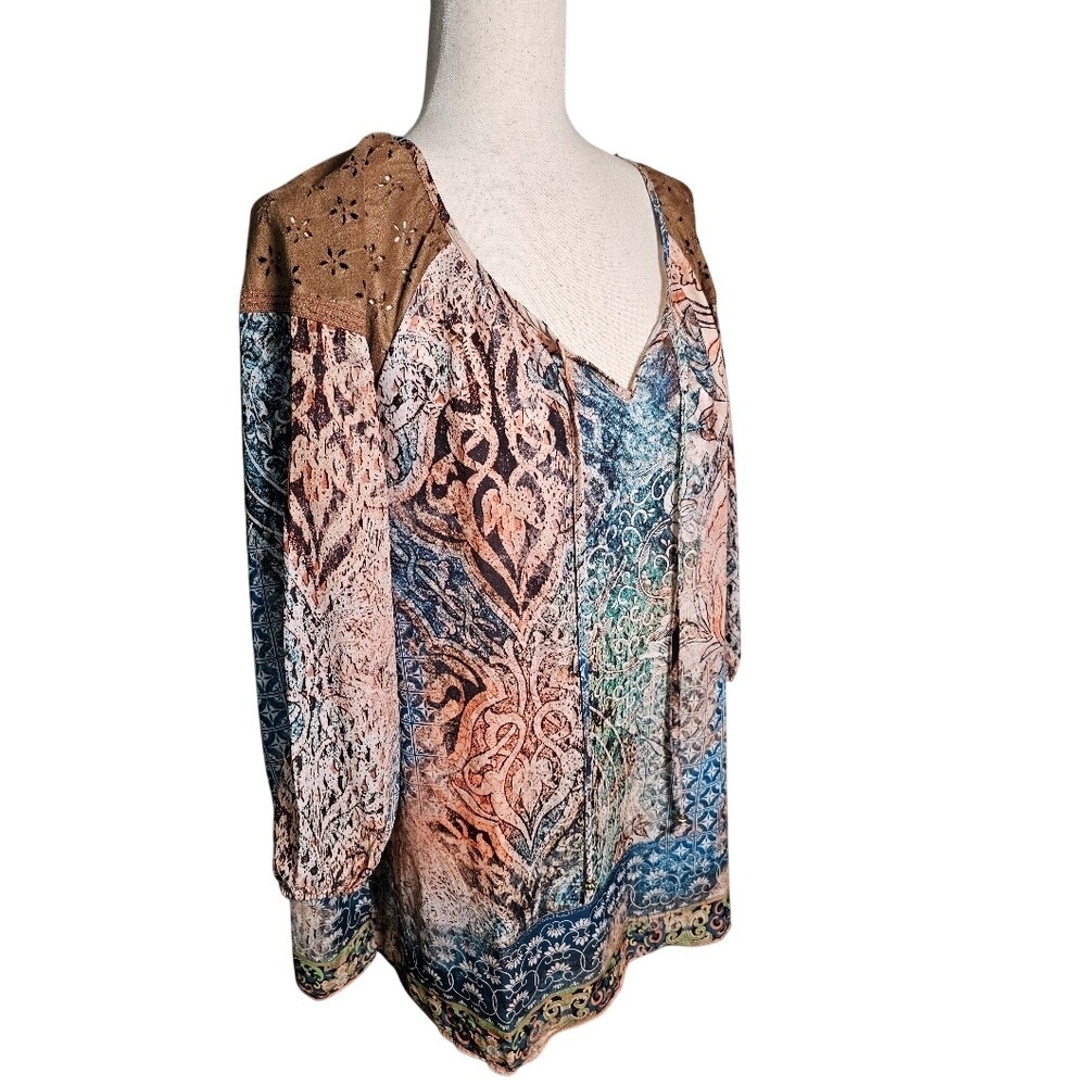 Avenue Boho Print with Suede Eyelet Shoulders, V-Neck Tunic Blouse Size 14/16